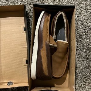 UGG MEN'S FASCOT SUEDE LEATHER SLIPPER SHOES - new in box! Size 15